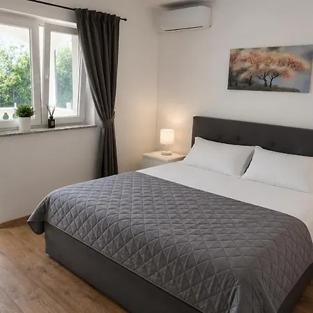 Tiano Riviera Daire